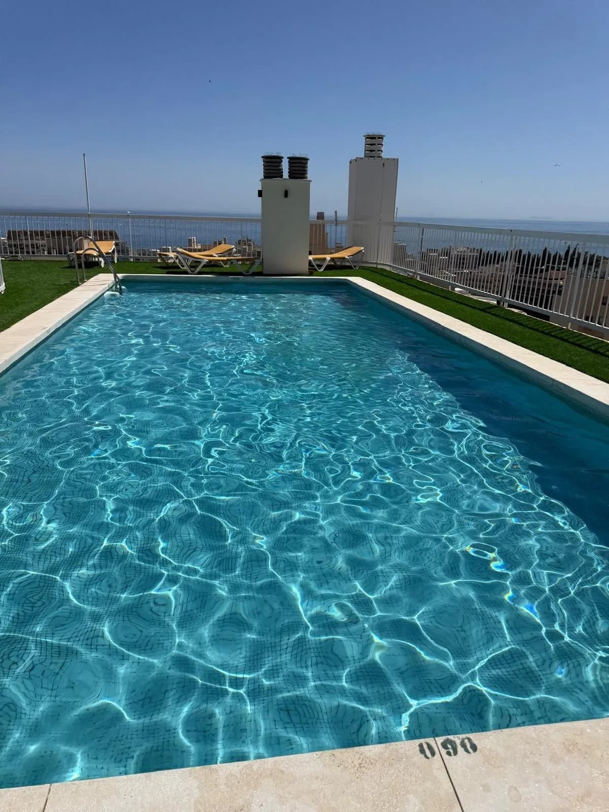 3 Bedroom Middle Floor Apartment for Sale in Marbella, Málaga - Image 2