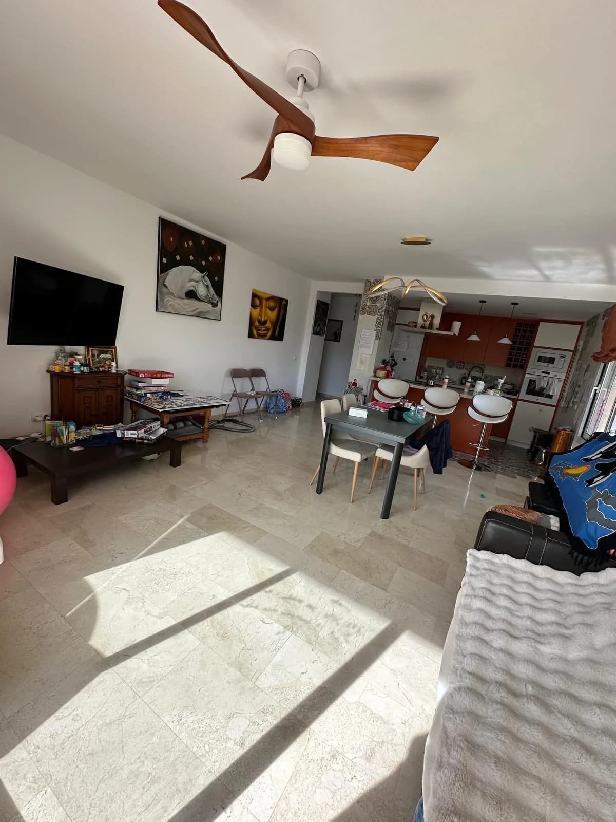 3 Bedroom Middle Floor Apartment for Sale in Marbella, Málaga - Image 6