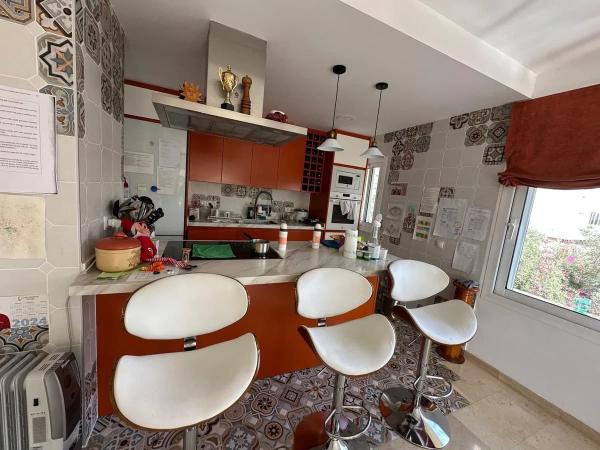 3 Bedroom Middle Floor Apartment for Sale in Marbella, Málaga - Image 7