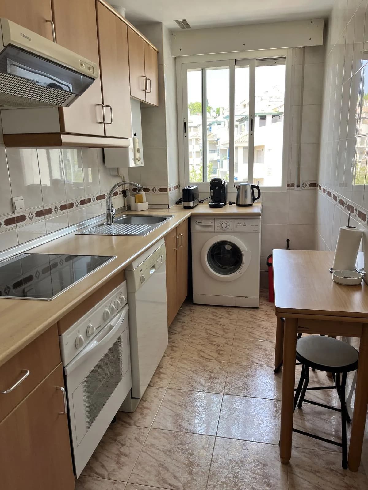 1 Bedroom Middle Floor Apartment for Sale in Nueva Andalucía, Málaga - Image 4