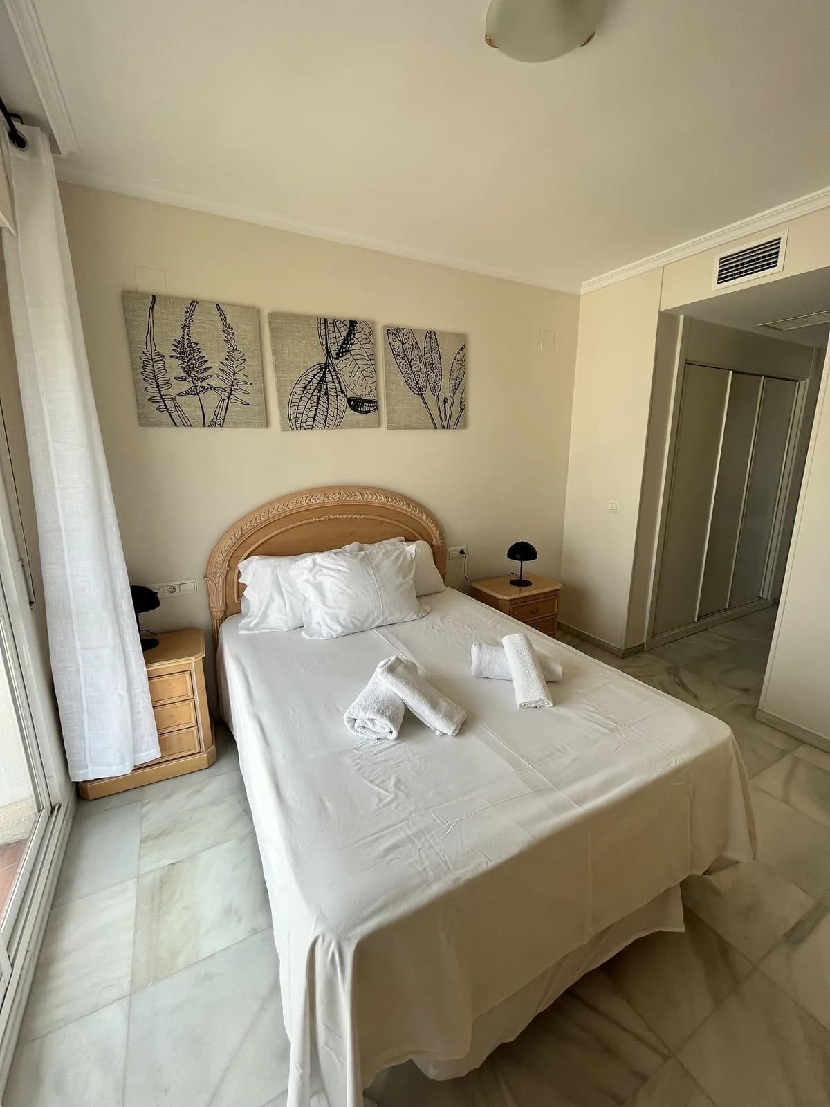 1 Bedroom Middle Floor Apartment for Sale in Nueva Andalucía, Málaga - Image 7