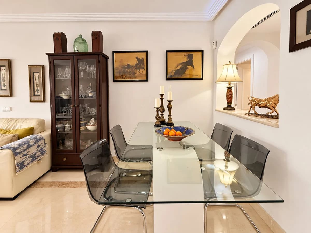 2 Bedroom Middle Floor Apartment for Sale in Los Arqueros, Málaga - Image 9