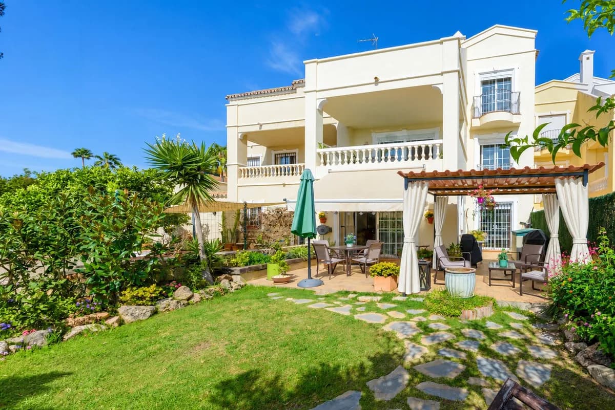 5 Bedroom Townhouse for Sale in Estepona, Málaga - Image 2