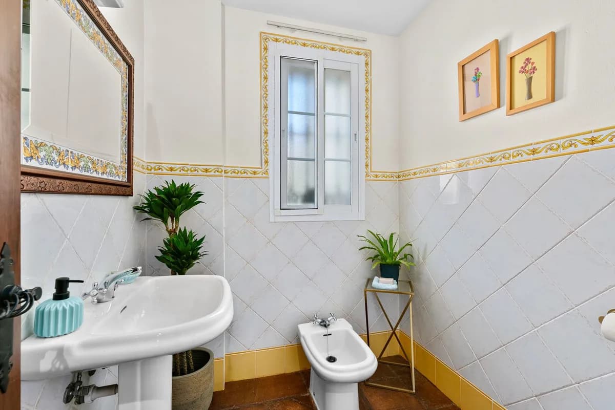 5 Bedroom Townhouse for Sale in Estepona, Málaga - Image 9