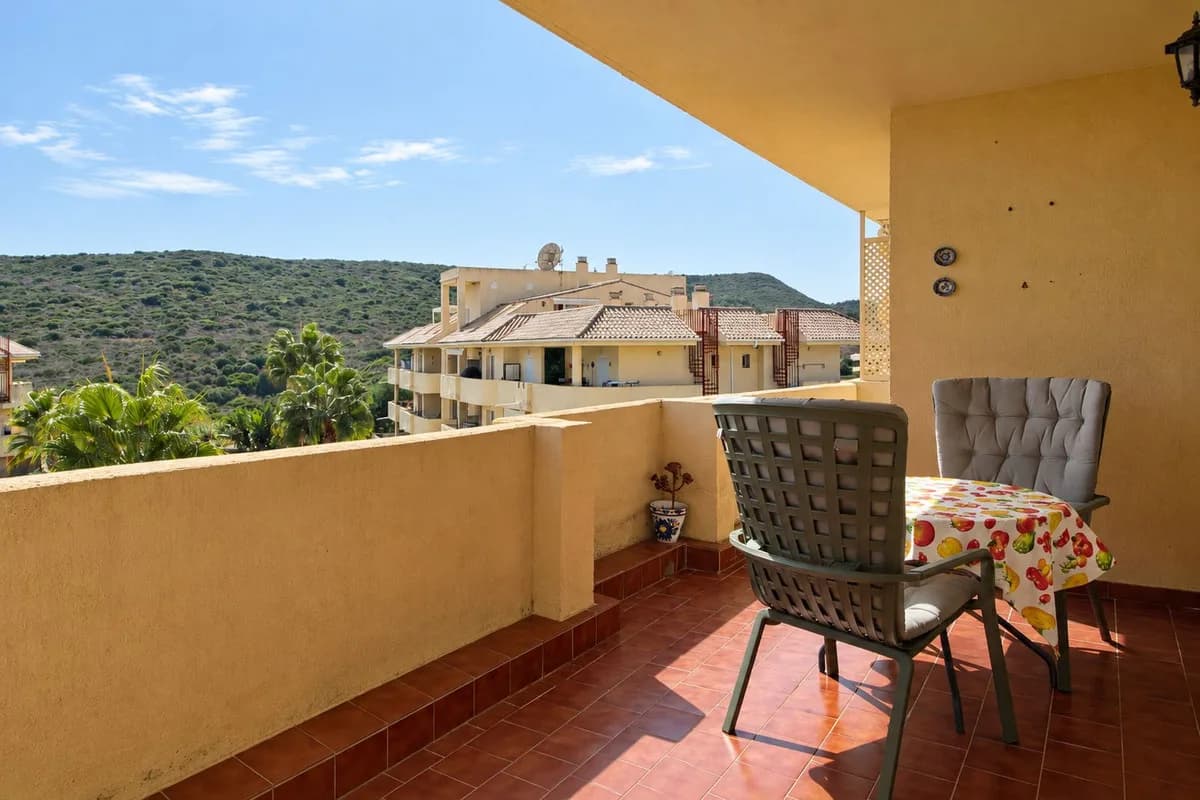 2 Bedroom Middle Floor Apartment for Sale in Manilva, Málaga - Image 6