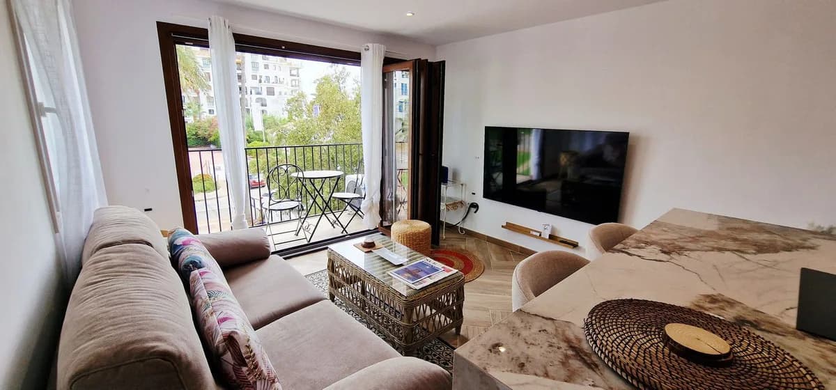 1 Bedroom Middle Floor Apartment for Sale in La Duquesa, Málaga - Image 7
