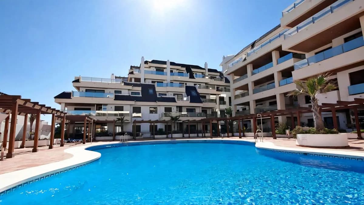 2 Bedroom Ground Floor Apartment for Sale in La Duquesa, Málaga - Image 9
