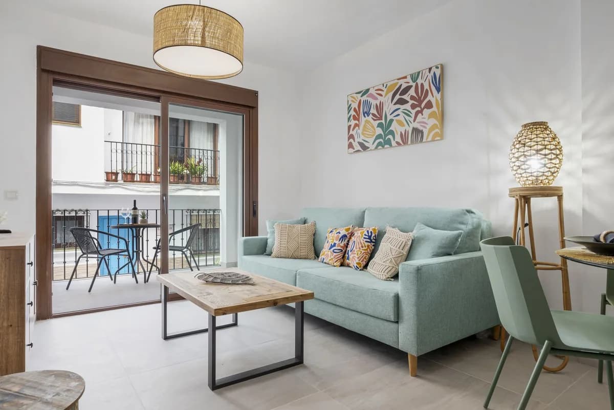 2 Bedroom Ground Floor Apartment for Sale in Benahavís, Málaga - Image 3