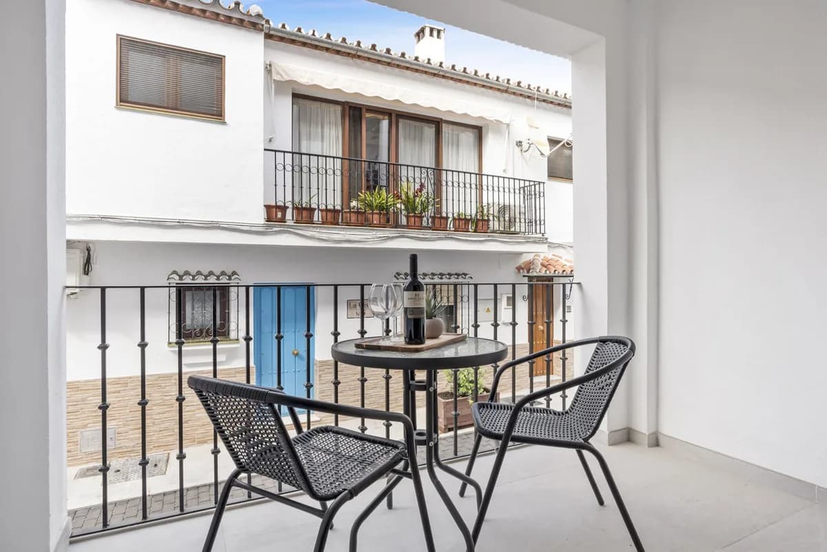 2 Bedroom Ground Floor Apartment for Sale in Benahavís, Málaga - Image 5
