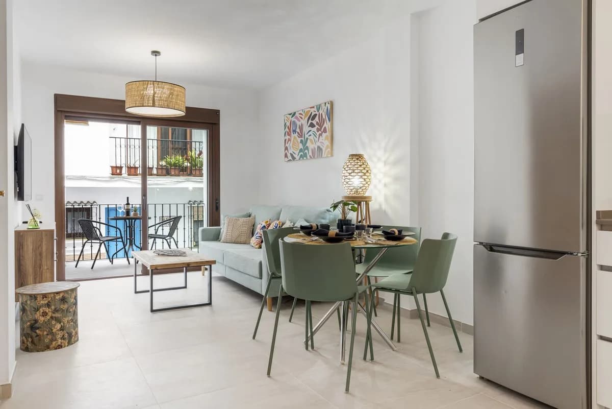 2 Bedroom Ground Floor Apartment for Sale in Benahavís, Málaga - Image 9