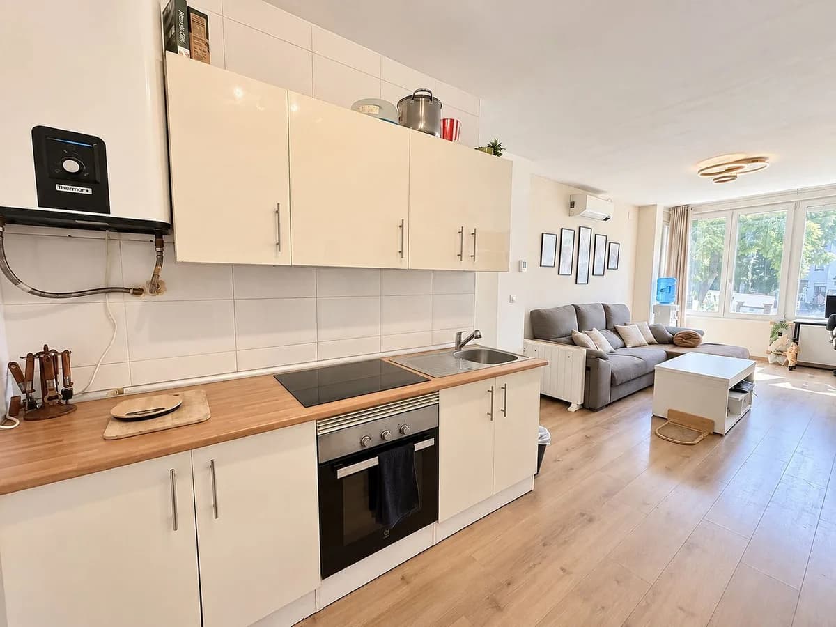 2 Bedroom Ground Floor Apartment for Sale in Benalmadena Costa, Málaga - Image 2