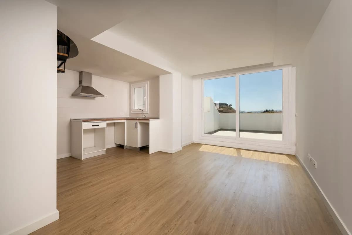 3 Bedroom Penthouse Duplex for Sale in Torreblanca, Málaga - Image 4