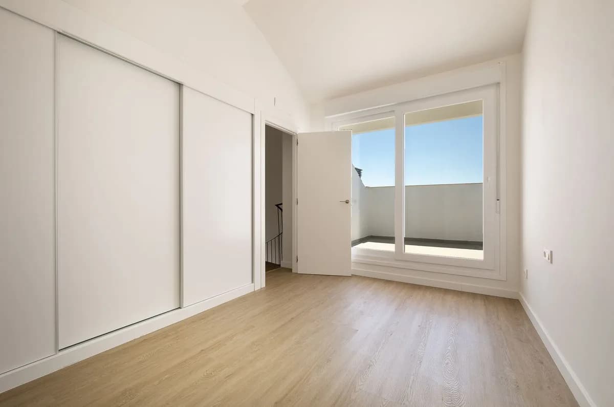 3 Bedroom Penthouse Duplex for Sale in Torreblanca, Málaga - Image 8