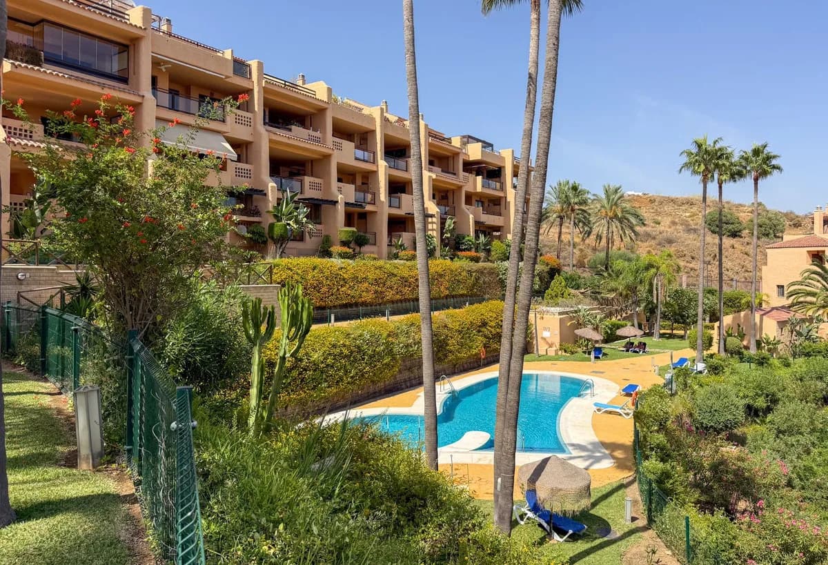 2 Bedroom Middle Floor Apartment for Sale in La Cala de Mijas, Málaga