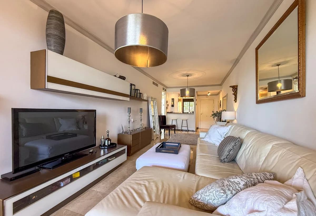 2 Bedroom Middle Floor Apartment for Sale in La Cala de Mijas, Málaga - Image 5