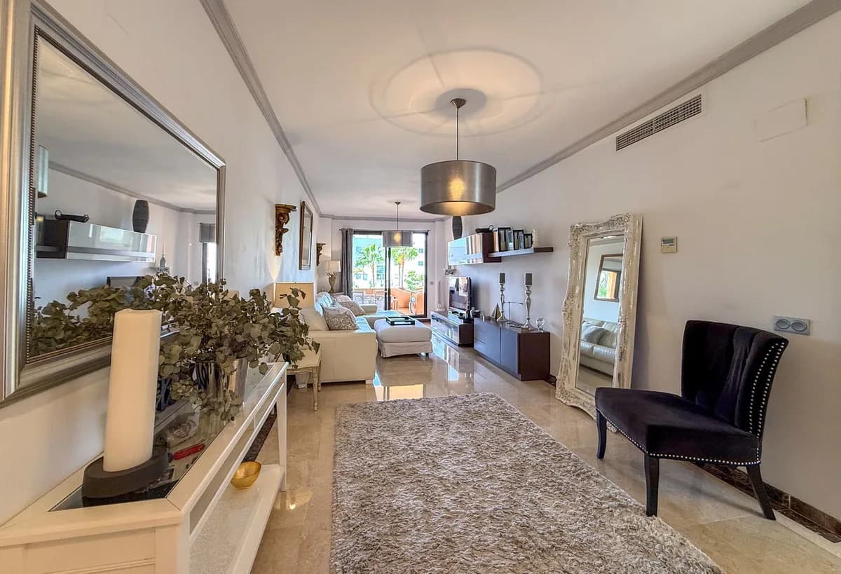 2 Bedroom Middle Floor Apartment for Sale in La Cala de Mijas, Málaga - Image 6