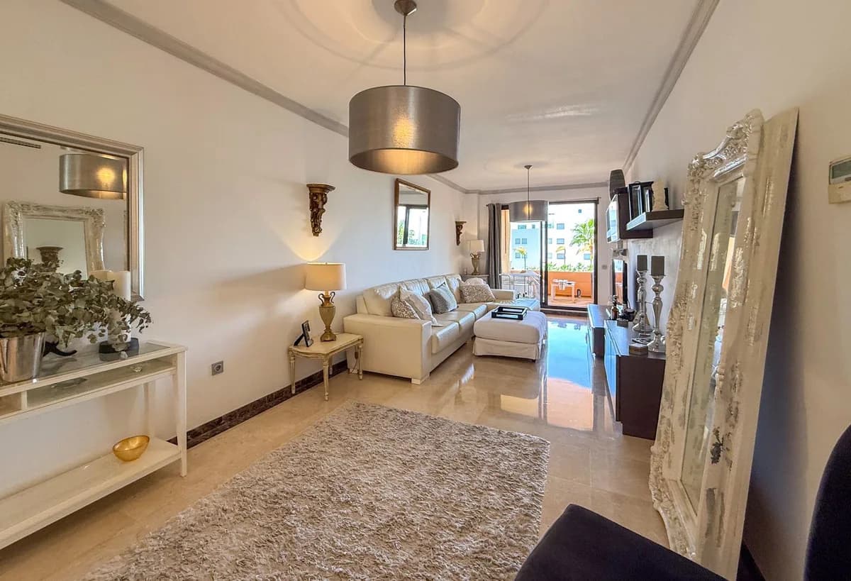 2 Bedroom Middle Floor Apartment for Sale in La Cala de Mijas, Málaga - Image 7