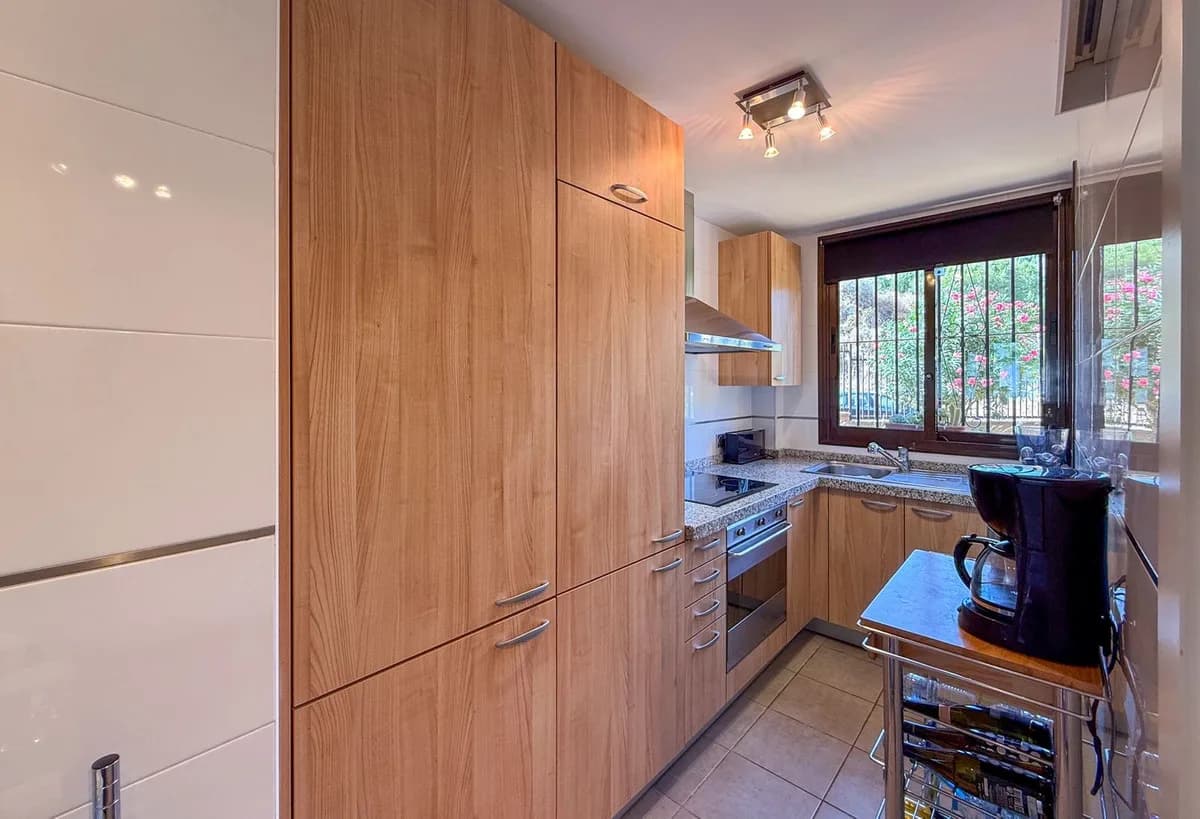 2 Bedroom Middle Floor Apartment for Sale in La Cala de Mijas, Málaga - Image 9