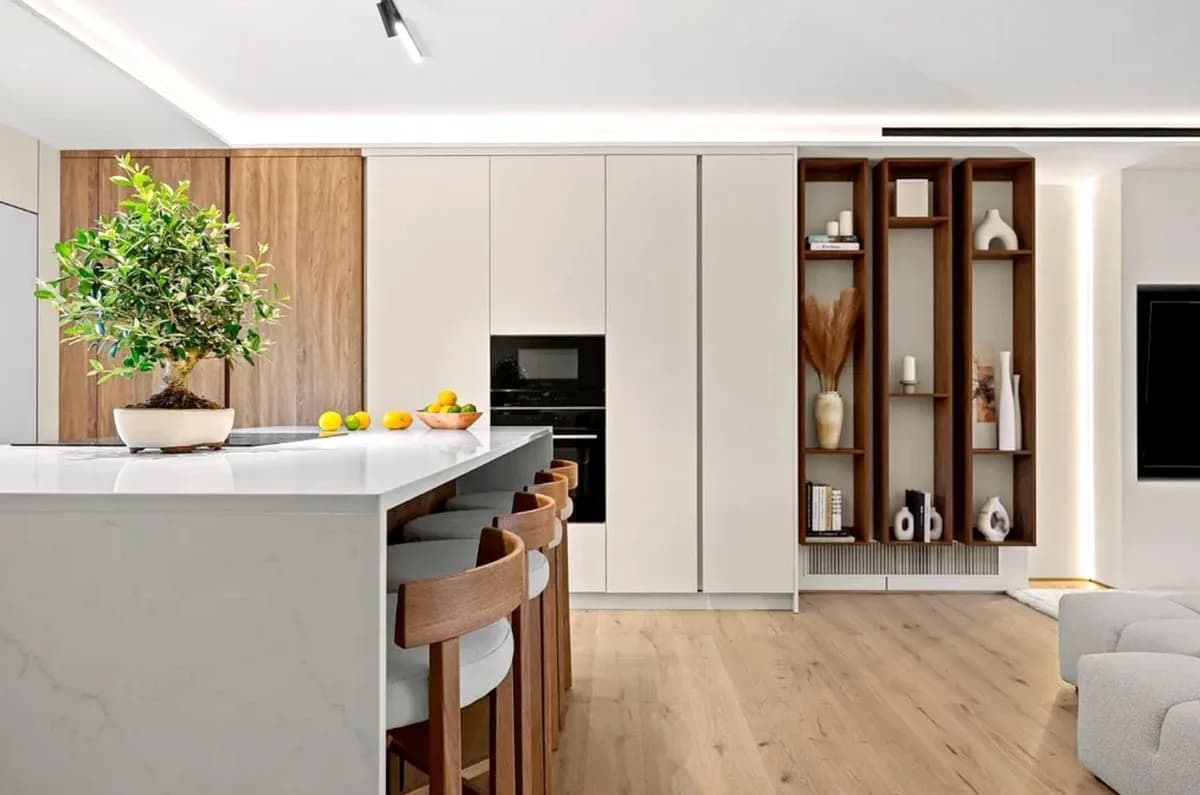 3 Bedroom Semi-Detached House for Sale in The Golden Mile, Málaga - Image 2