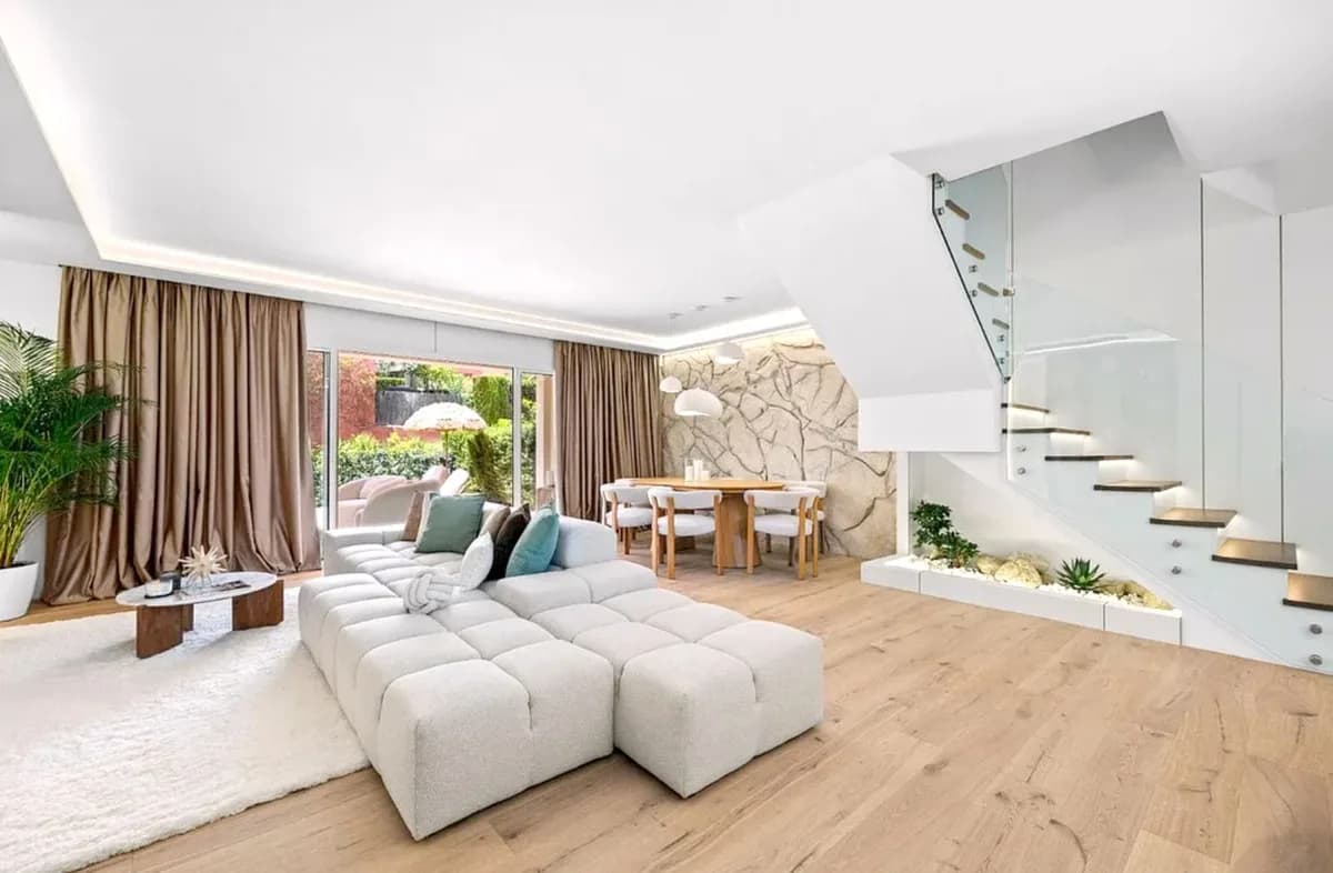 3 Bedroom Semi-Detached House for Sale in The Golden Mile, Málaga - Image 4