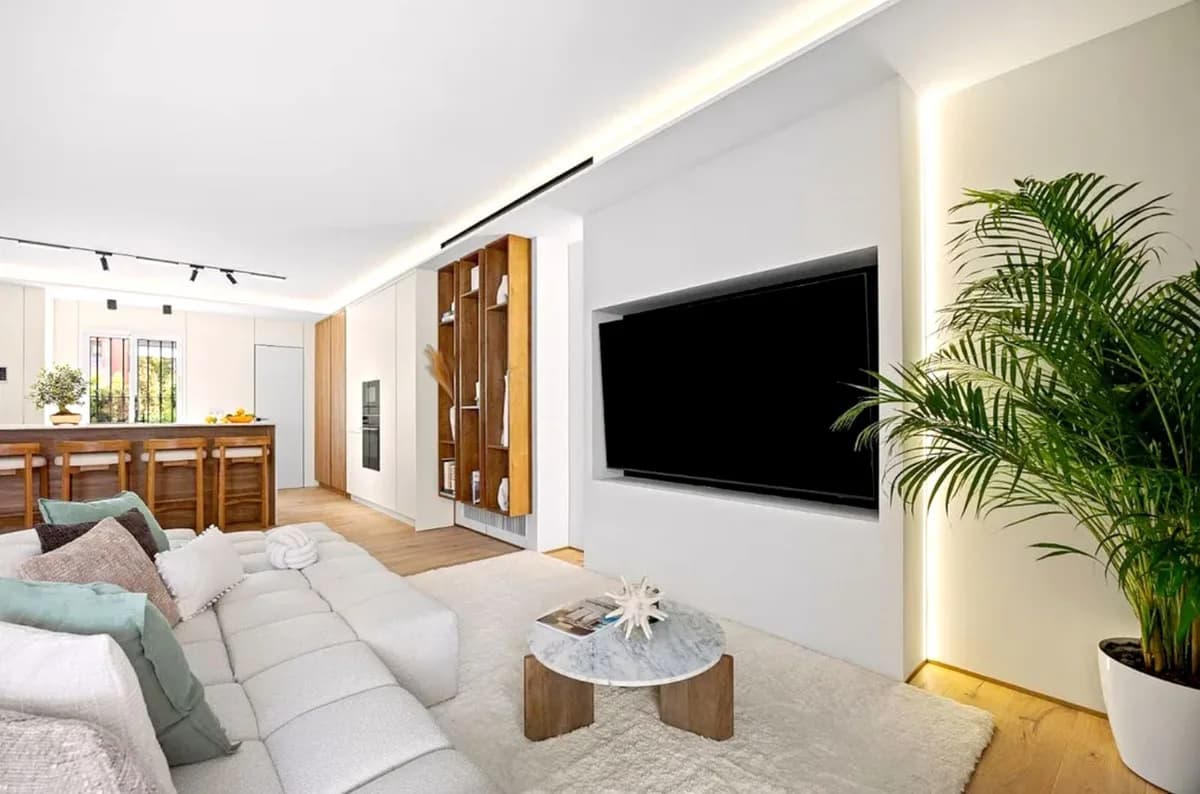 3 Bedroom Semi-Detached House for Sale in The Golden Mile, Málaga - Image 7