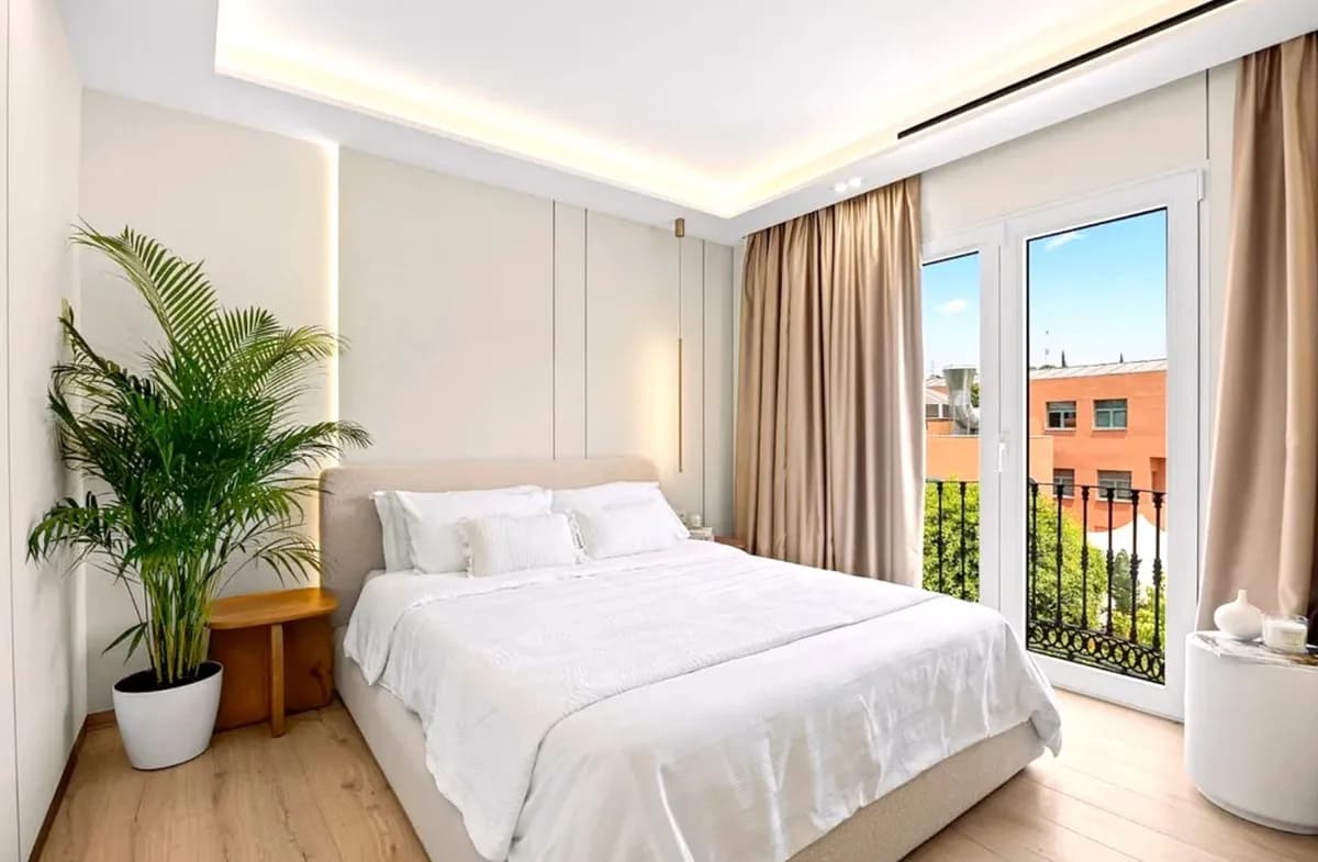 3 Bedroom Semi-Detached House for Sale in The Golden Mile, Málaga - Image 9