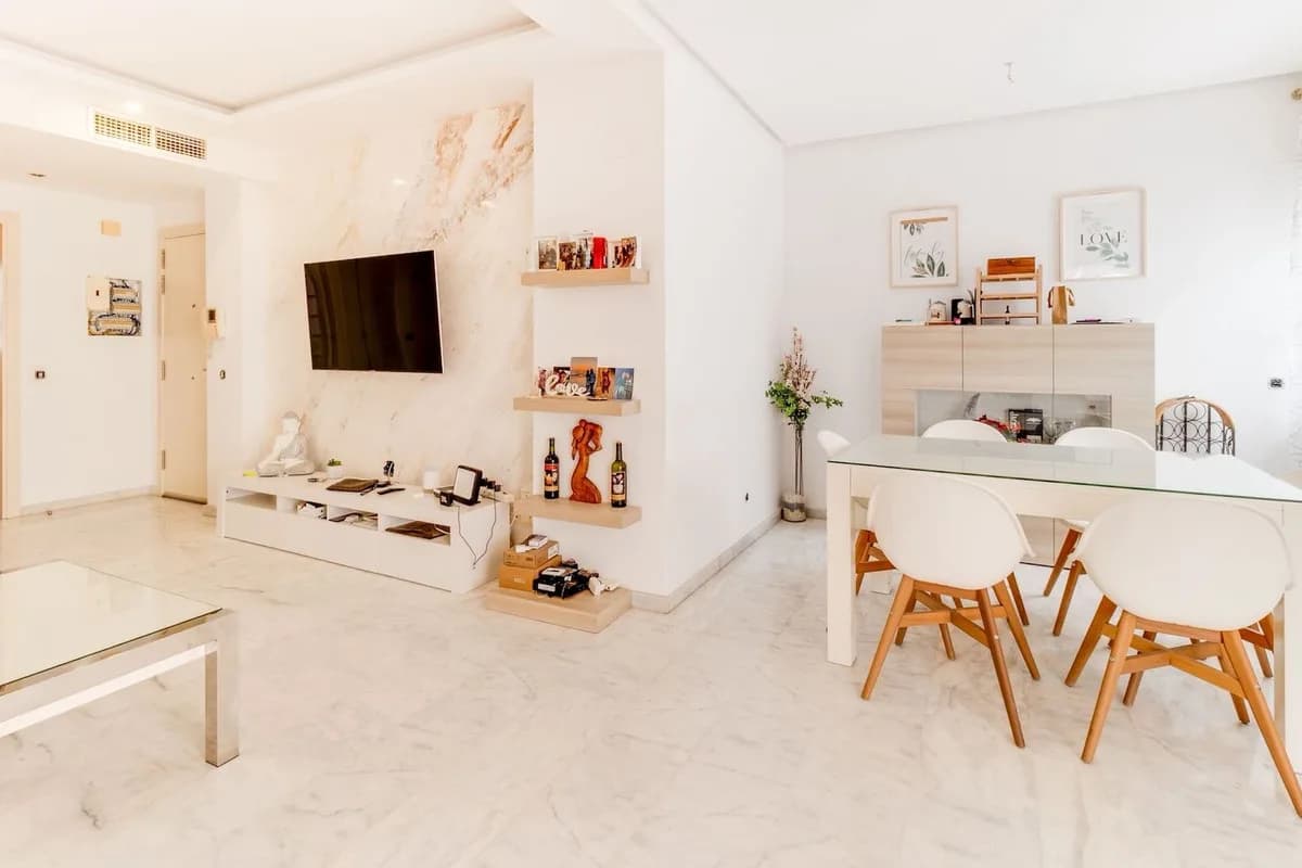 3 Bedroom Middle Floor Apartment for Sale in Estepona, Málaga