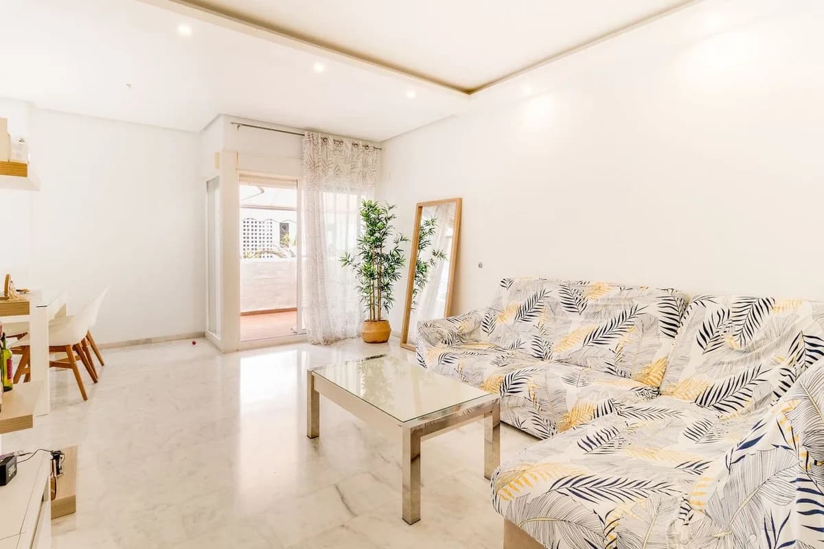 3 Bedroom Middle Floor Apartment for Sale in Estepona, Málaga - Image 6