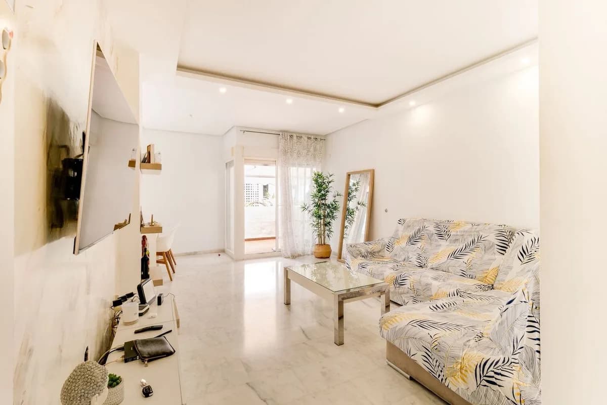 3 Bedroom Middle Floor Apartment for Sale in Estepona, Málaga - Image 8