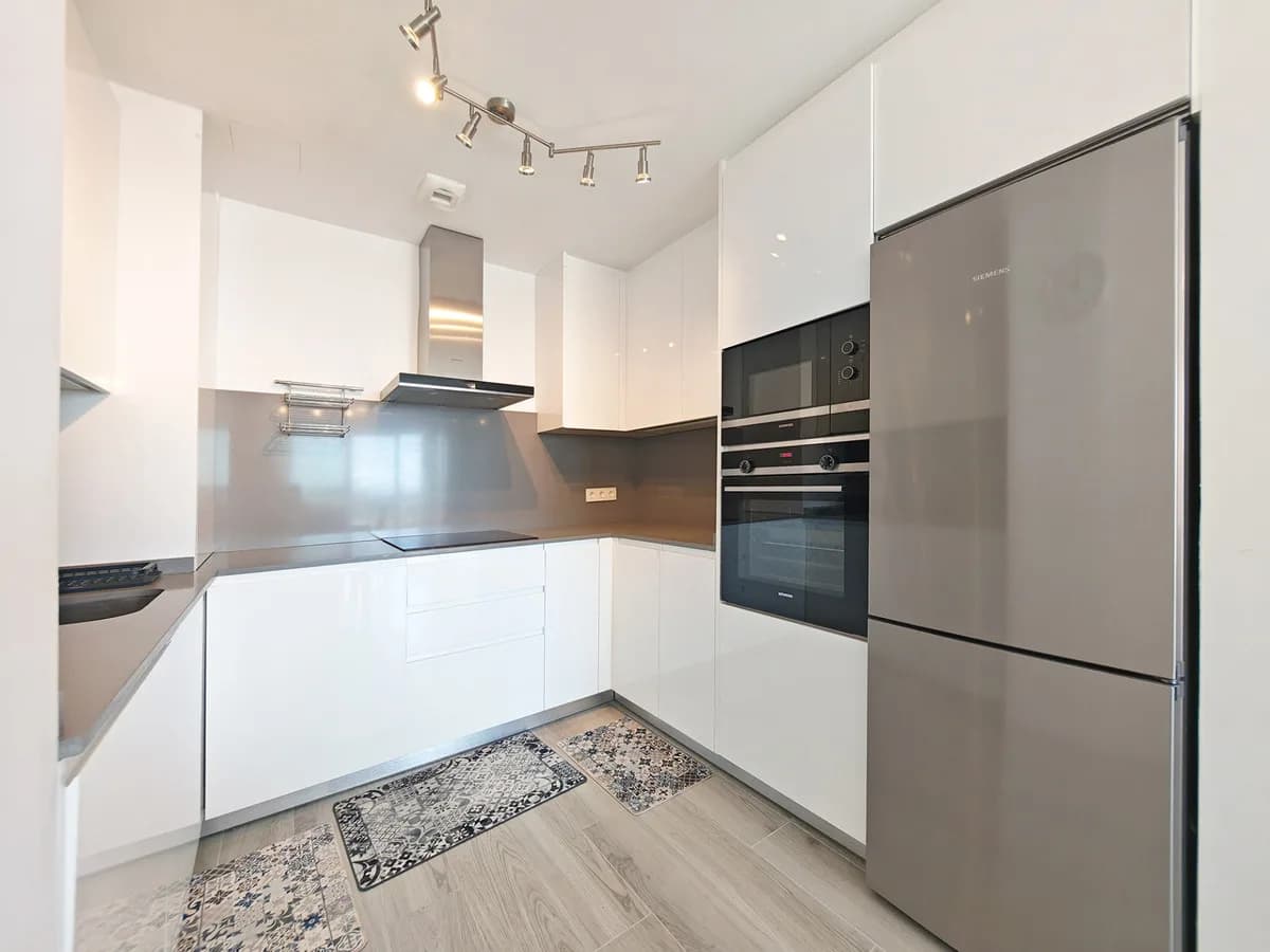 3 Bedroom Middle Floor Apartment for Sale in Cancelada, Málaga - Image 5