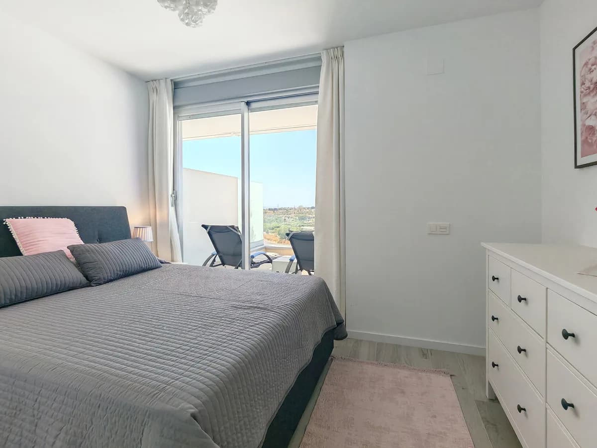 3 Bedroom Middle Floor Apartment for Sale in Cancelada, Málaga - Image 6