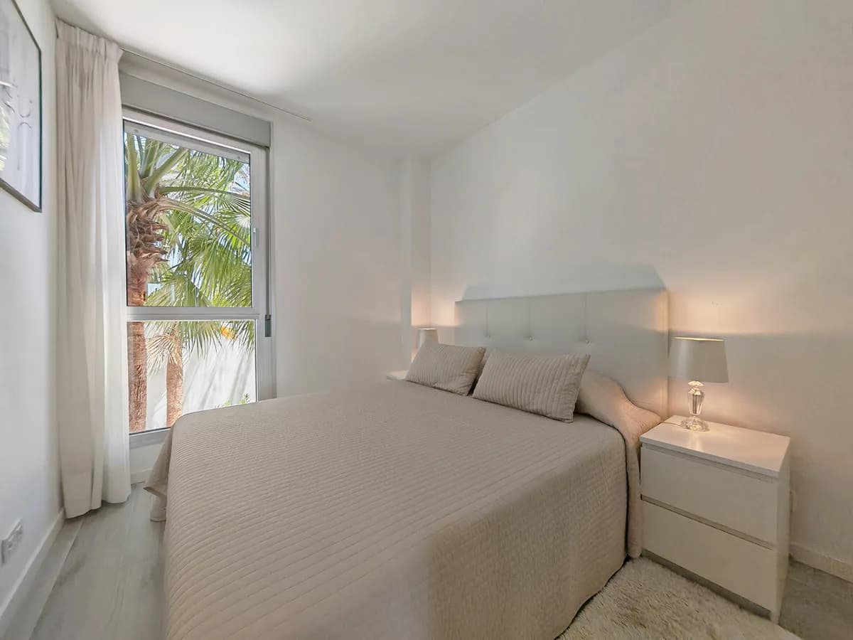 3 Bedroom Middle Floor Apartment for Sale in Cancelada, Málaga - Image 9