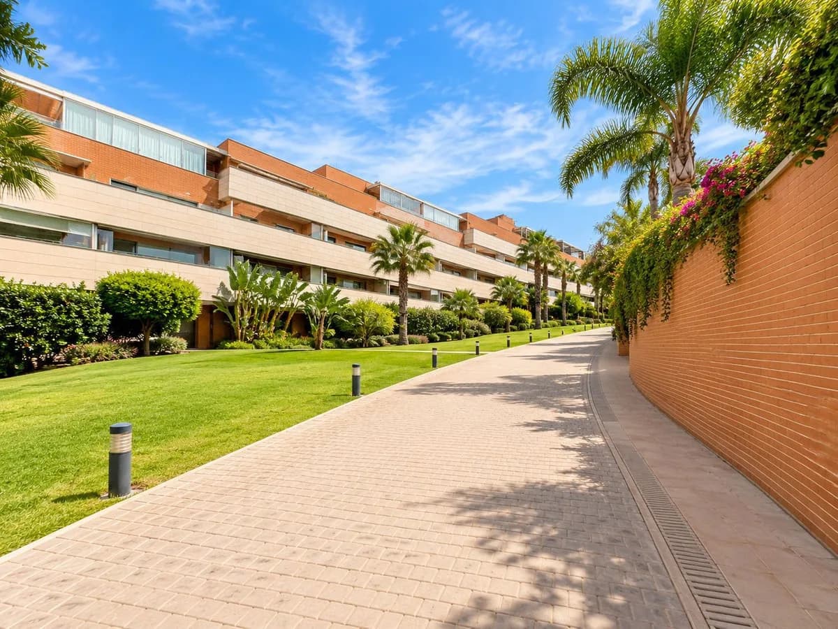 3 Bedroom Ground Floor Apartment for Sale in Torremolinos, Málaga - Image 6