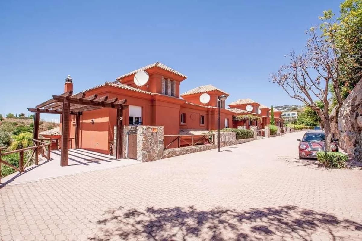 3 Bedroom Semi-Detached House for Sale in Marbella, Málaga