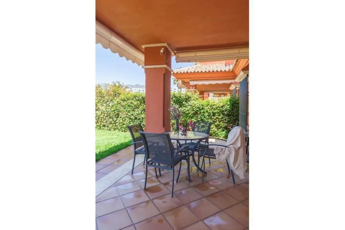 3 Bedroom Semi-Detached House for Sale in Marbella, Málaga - Image 4