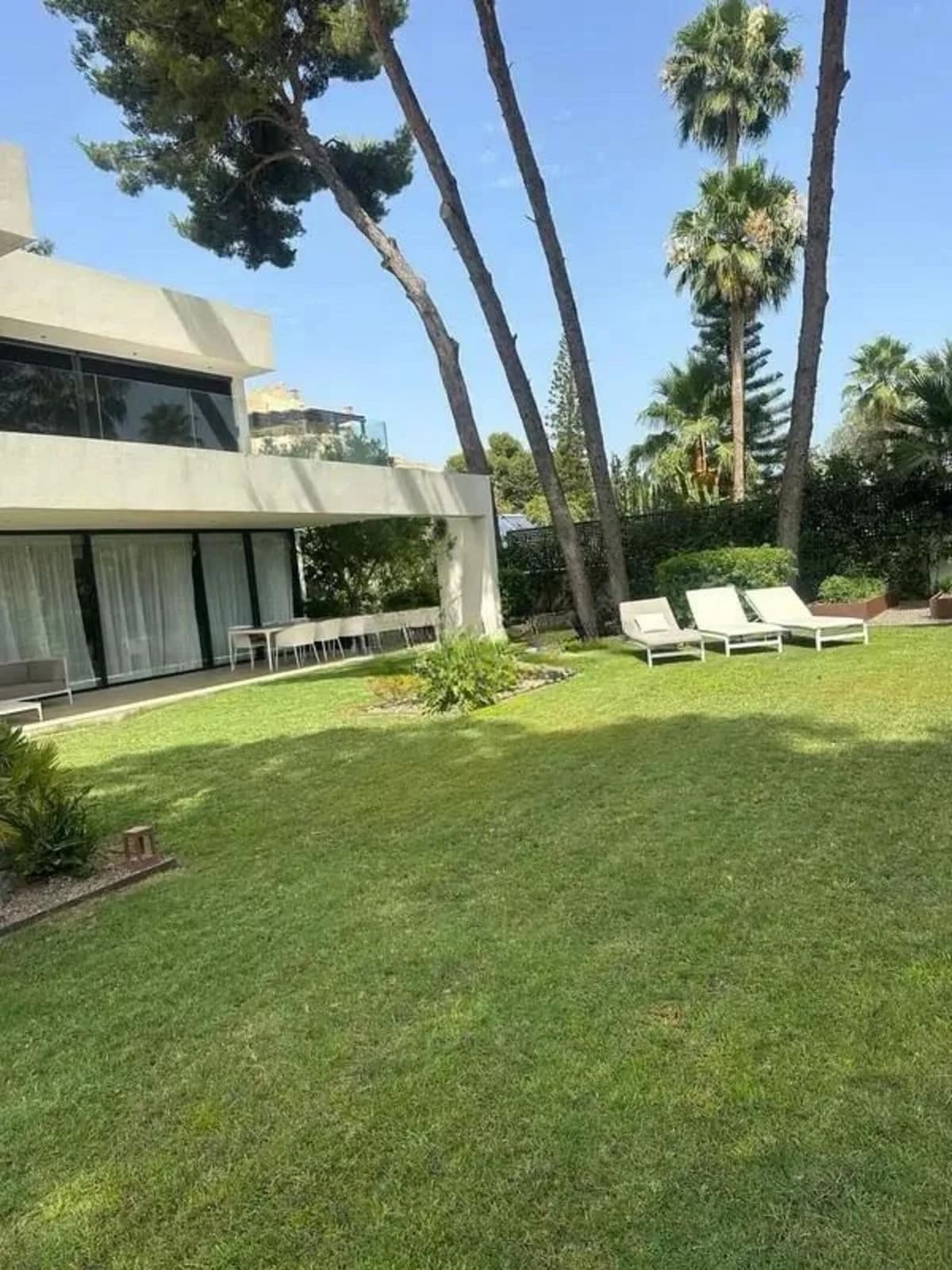 5 Bedroom Detached Villa for Sale in Marbella, Málaga