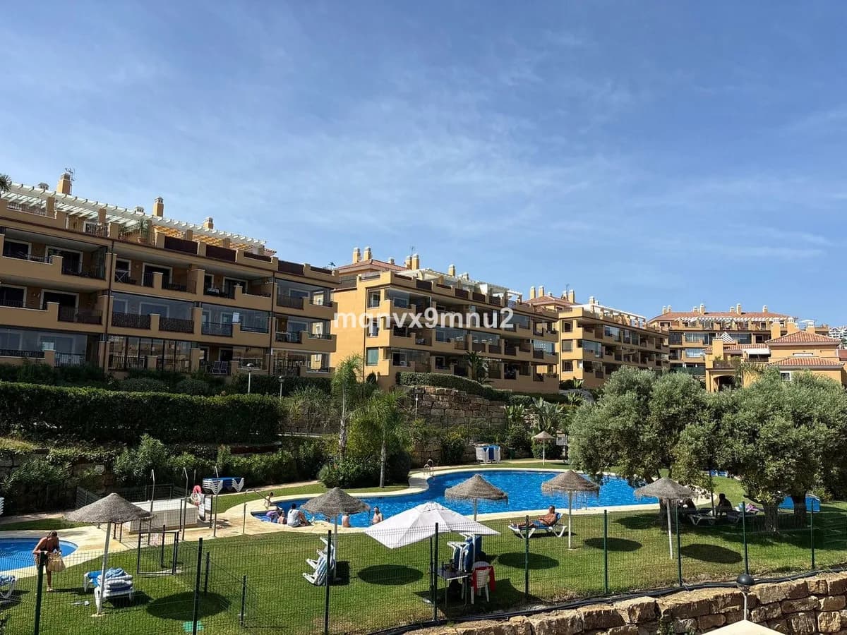 2 Bedroom Middle Floor Apartment for Sale in La Cala de Mijas, Málaga