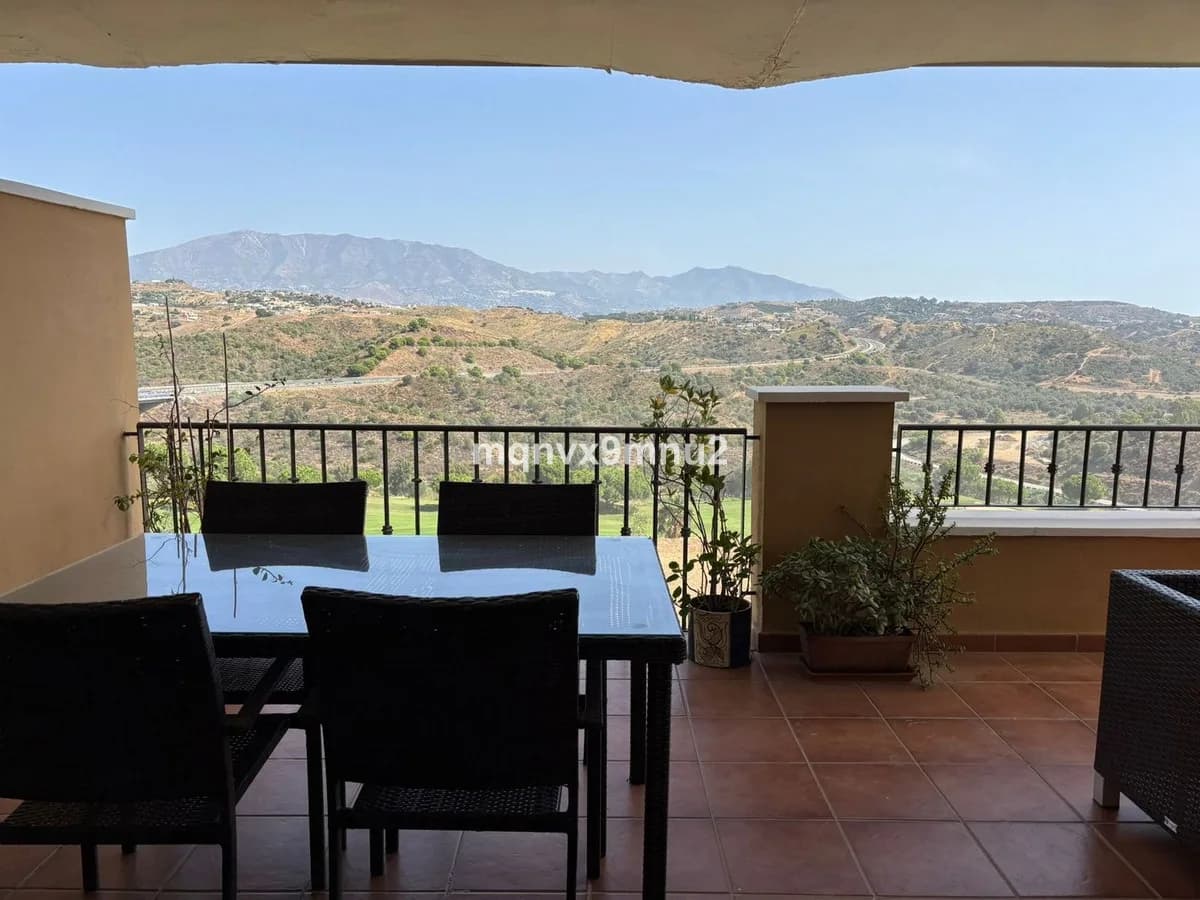 2 Bedroom Middle Floor Apartment for Sale in La Cala de Mijas, Málaga - Image 4
