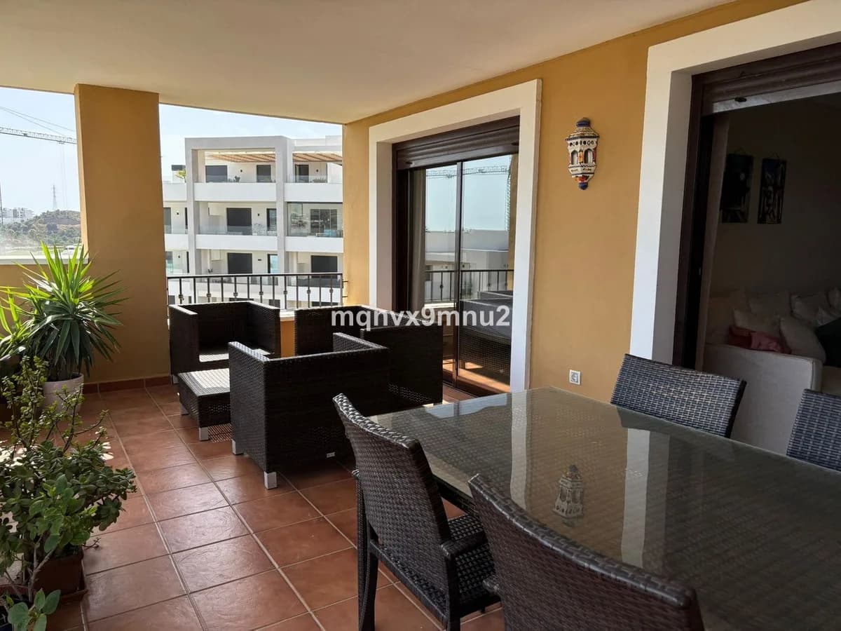 2 Bedroom Middle Floor Apartment for Sale in La Cala de Mijas, Málaga - Image 5