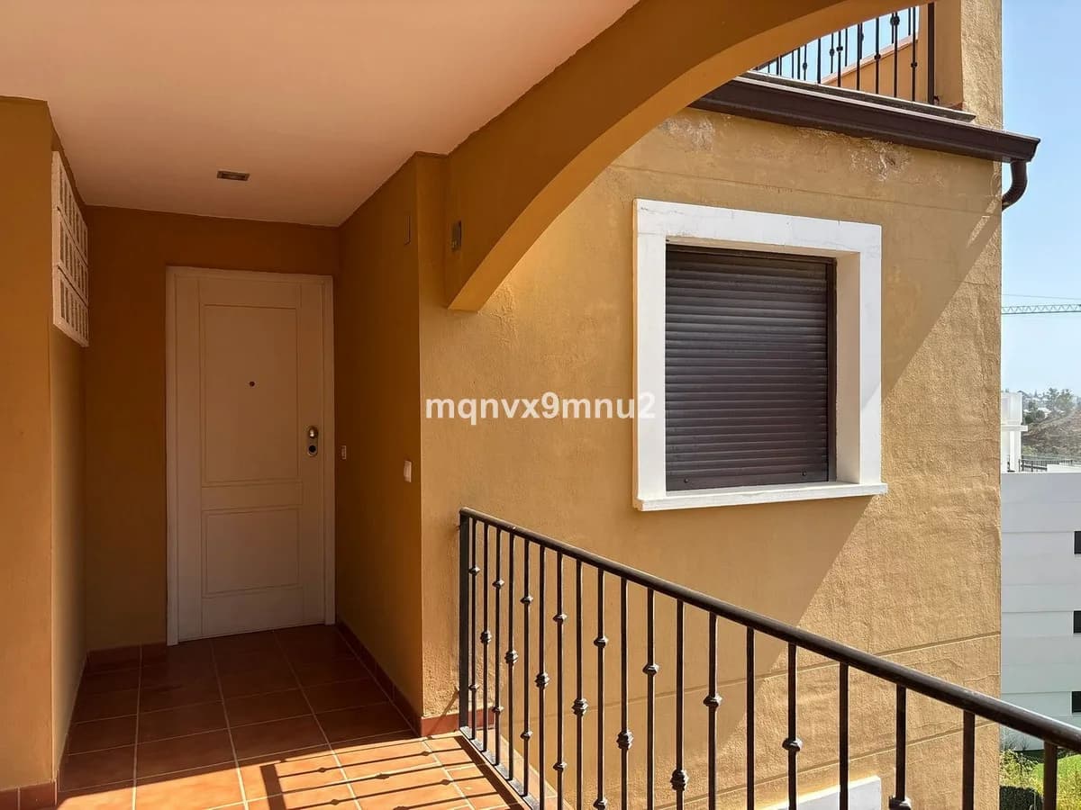2 Bedroom Middle Floor Apartment for Sale in La Cala de Mijas, Málaga - Image 6