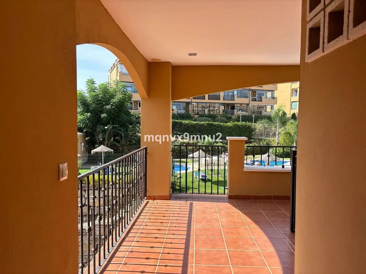 2 Bedroom Middle Floor Apartment for Sale in La Cala de Mijas, Málaga - Image 9