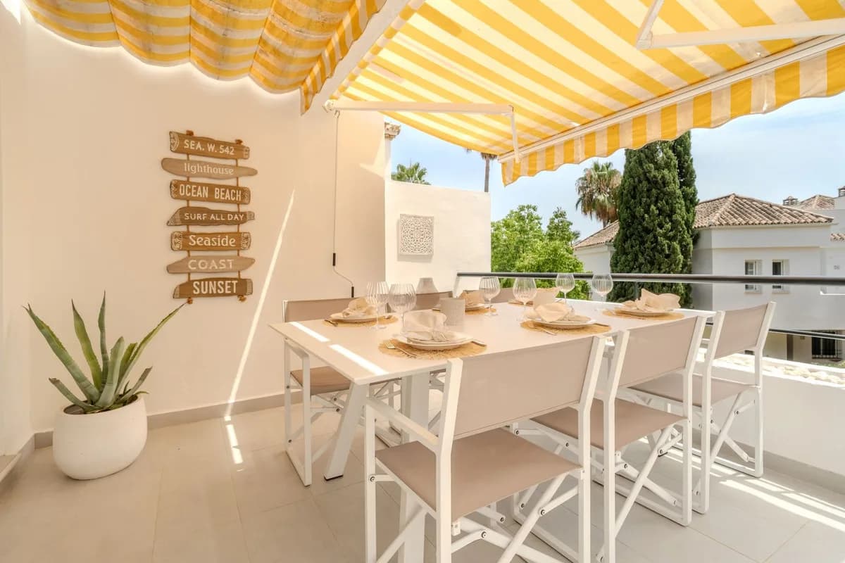 2 Bedroom Top Floor Apartment for Sale in Nueva Andalucía, Málaga - Image 3