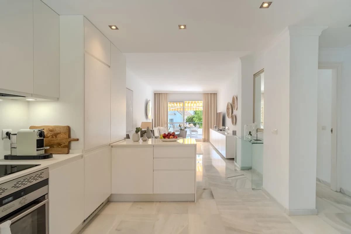 2 Bedroom Top Floor Apartment for Sale in Nueva Andalucía, Málaga - Image 4