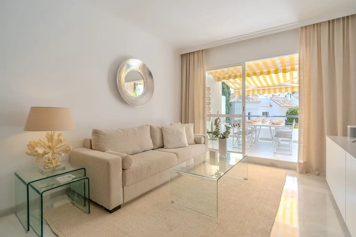2 Bedroom Top Floor Apartment for Sale in Nueva Andalucía, Málaga - Image 5