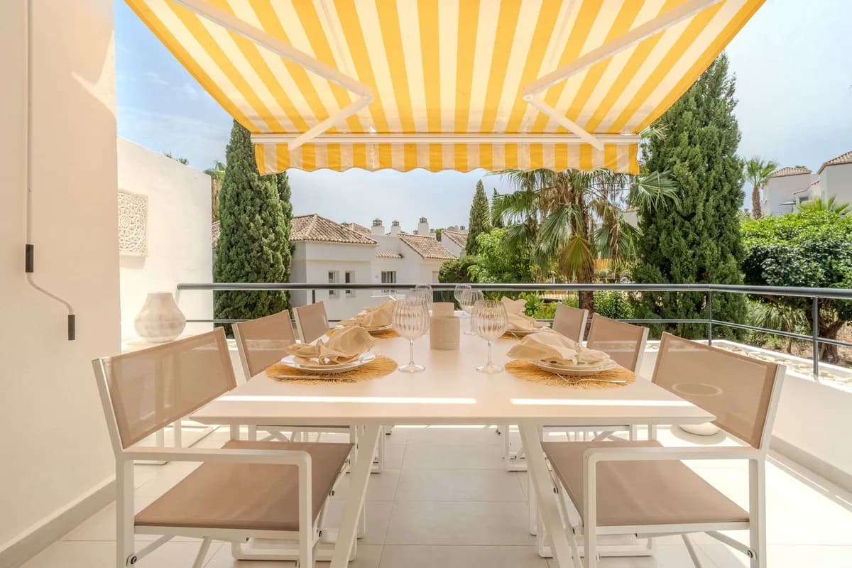 2 Bedroom Top Floor Apartment for Sale in Nueva Andalucía, Málaga - Image 6