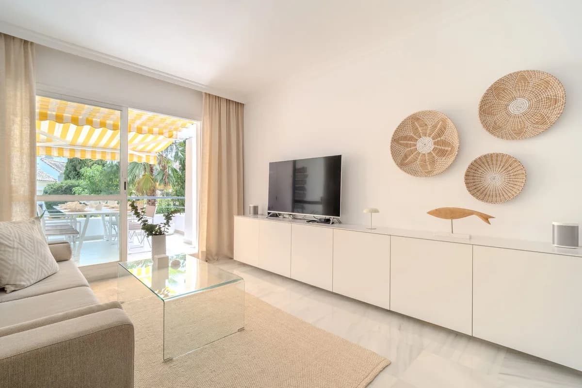 2 Bedroom Top Floor Apartment for Sale in Nueva Andalucía, Málaga - Image 7