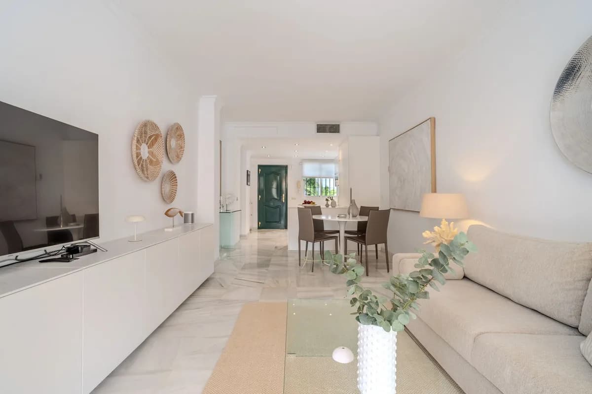 2 Bedroom Top Floor Apartment for Sale in Nueva Andalucía, Málaga - Image 9