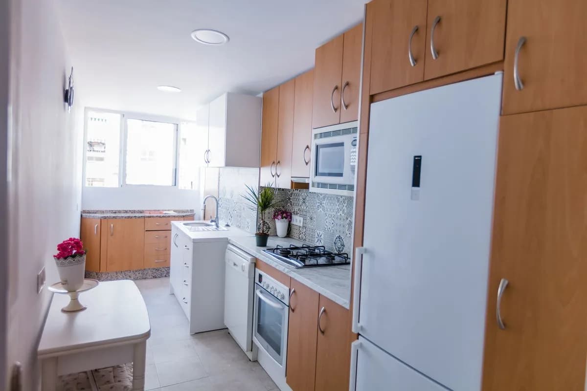 3 Bedroom Middle Floor Apartment for Sale in Fuengirola, Málaga - Image 6