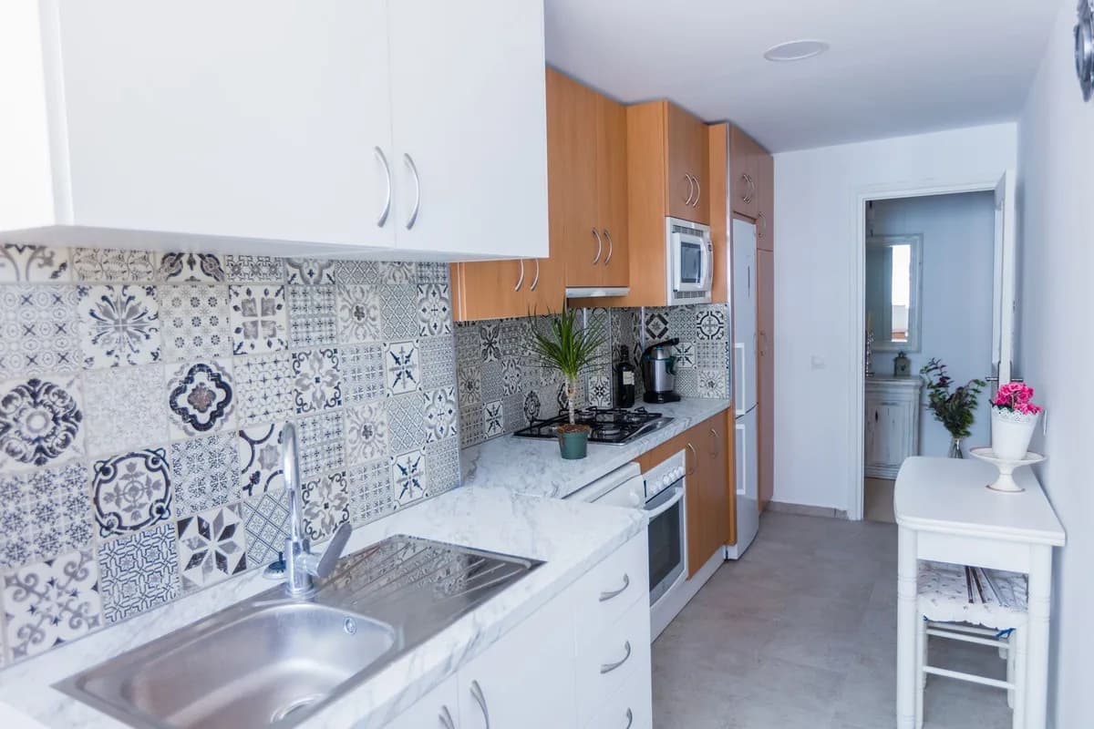 3 Bedroom Middle Floor Apartment for Sale in Fuengirola, Málaga - Image 7