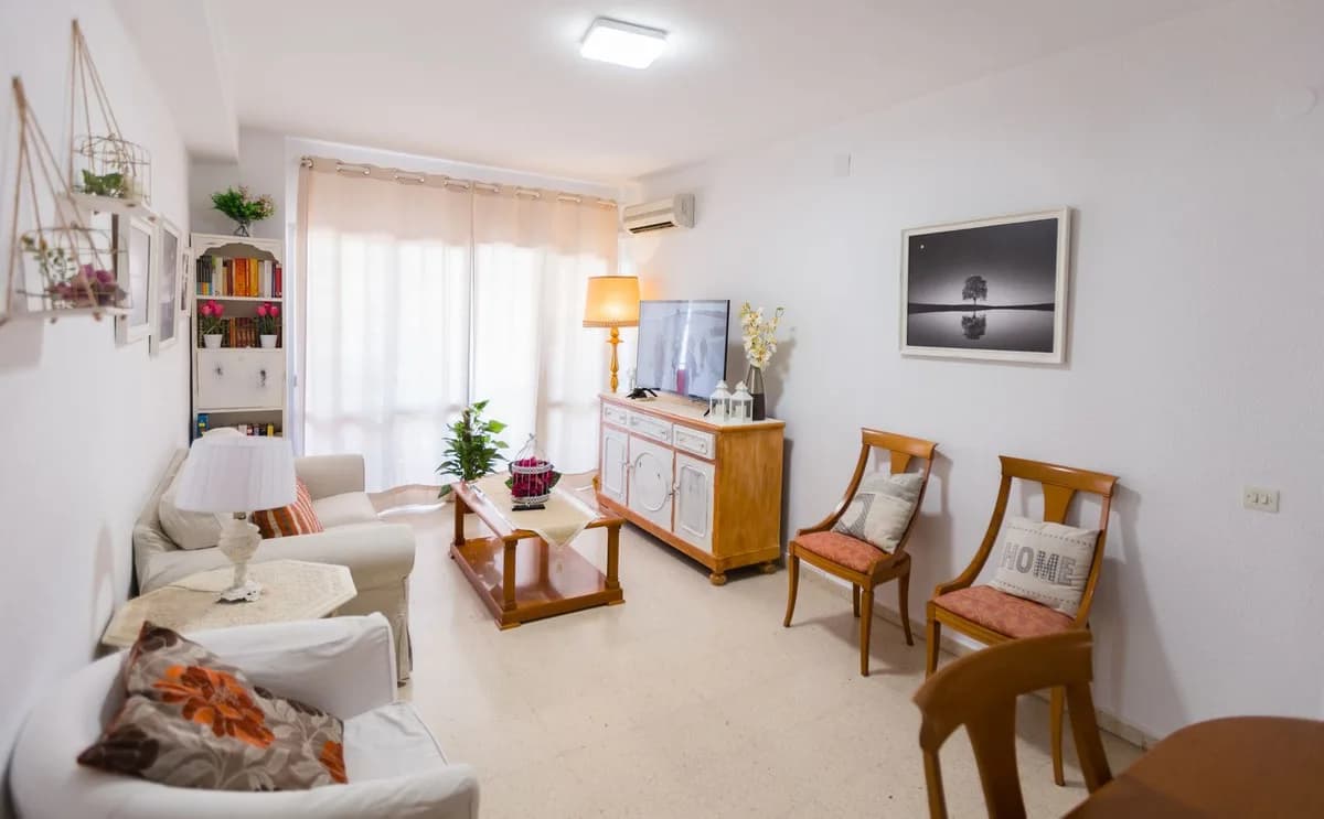 3 Bedroom Middle Floor Apartment for Sale in Fuengirola, Málaga - Image 8
